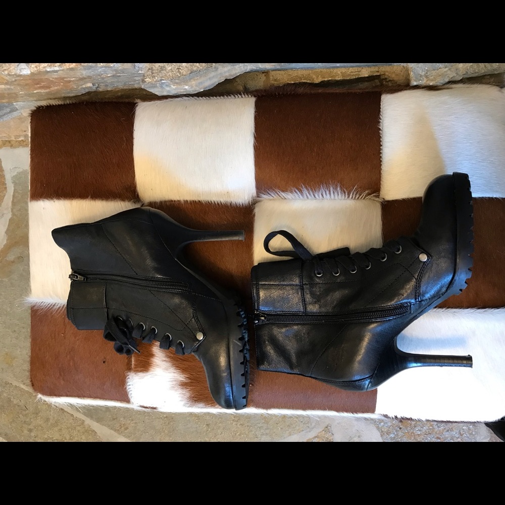 LAST CHANCE Sexy and comfortable Ash heel boot.